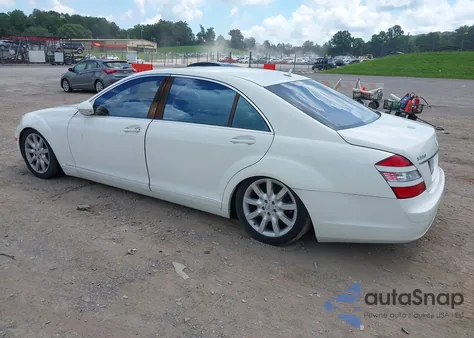 2007 Mercedes-Benz S 550 z USA, uszkodzony, nr VIN WDDNG71X47A056121